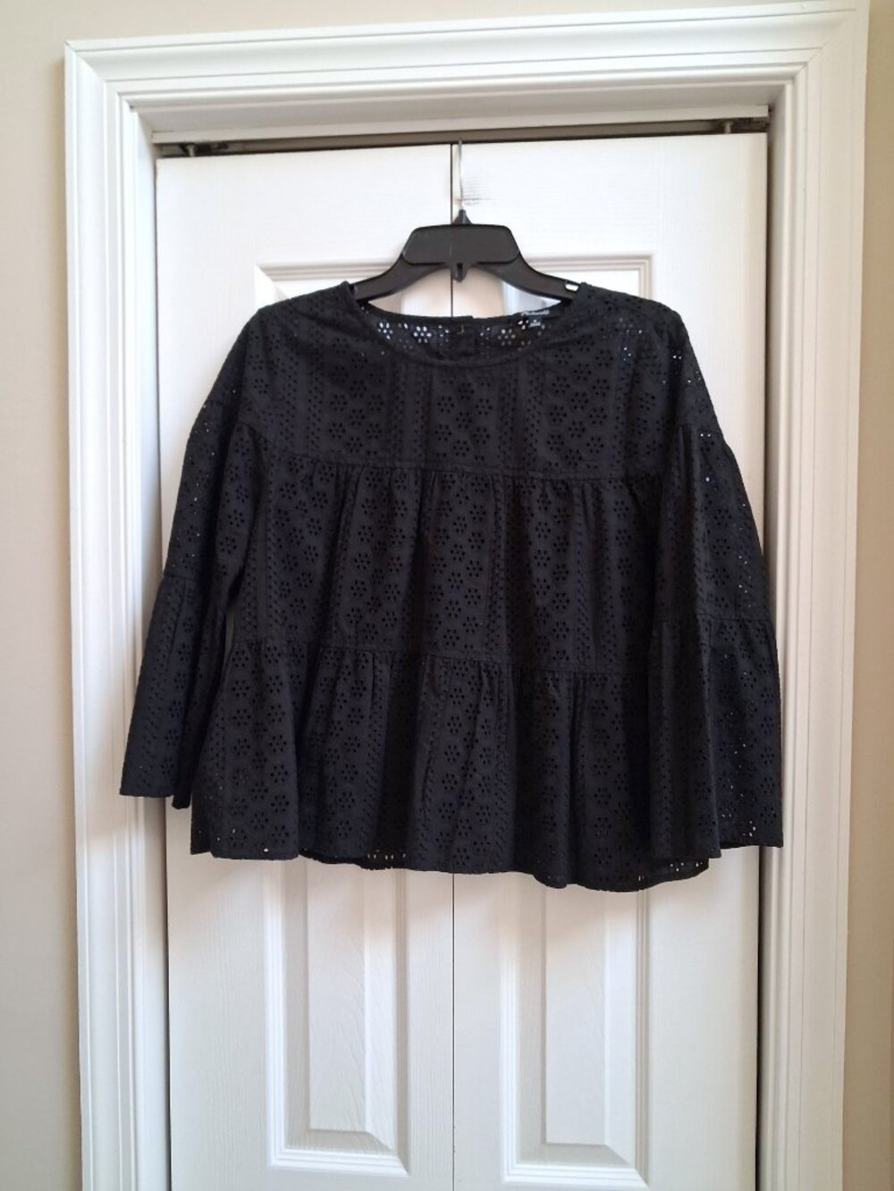 MADEWELL Women's Black Eyelet Tiered Button-Back Top Blouse sz M